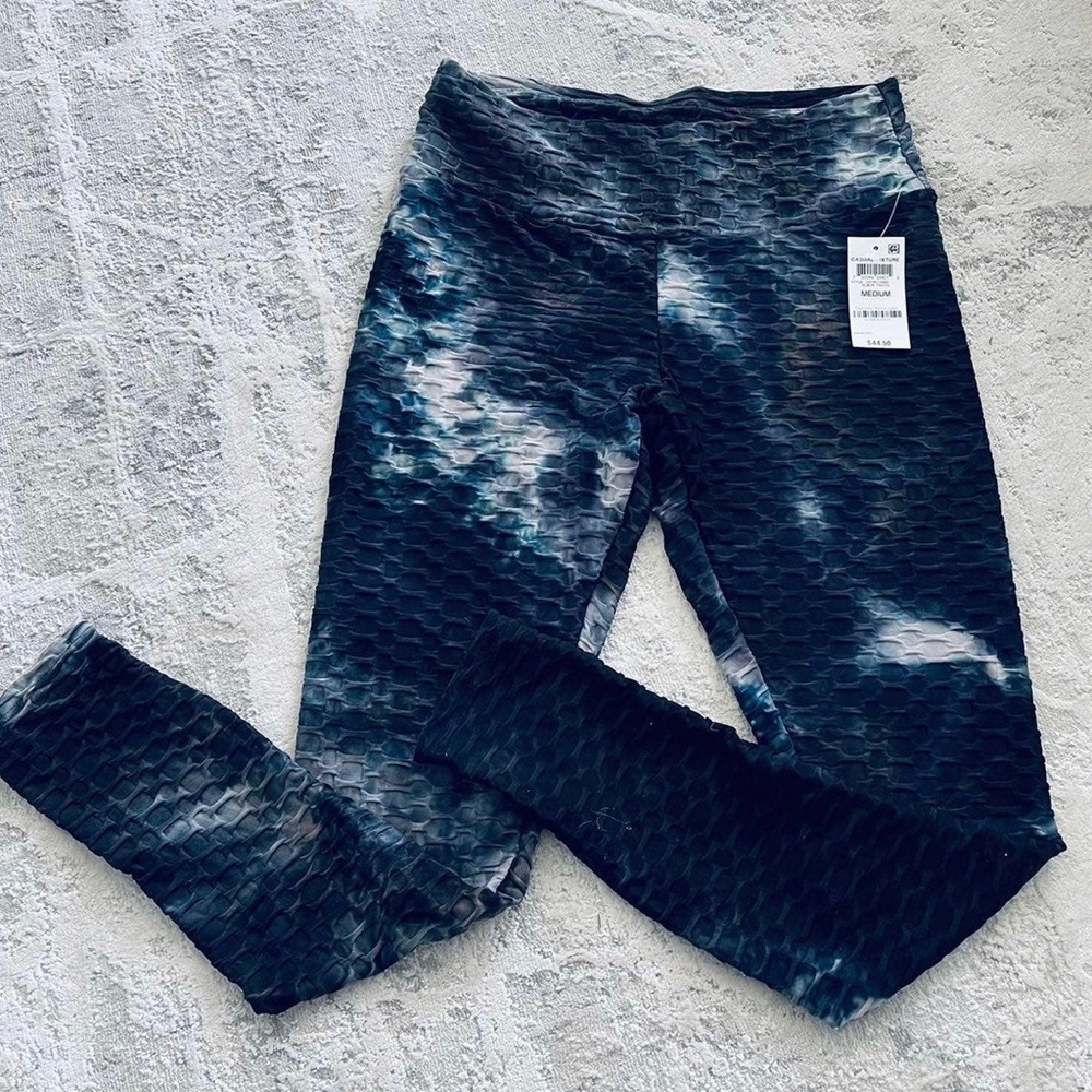 NWT Textured Tie Dyed Leggings